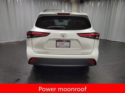 Used 2023 Toyota Highlander XLE AWD/4WD image 7