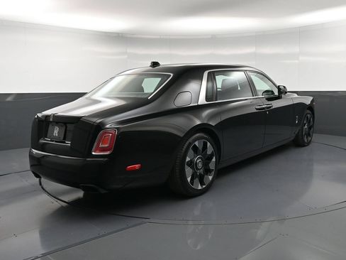 New 2027 Rolls-Royce Phantom Extended Wheelbase RWD image 8