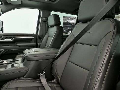 New 2026 GMC Sierra 2500 Denali w/ Denali Reserve Package AWD/4WD image 9