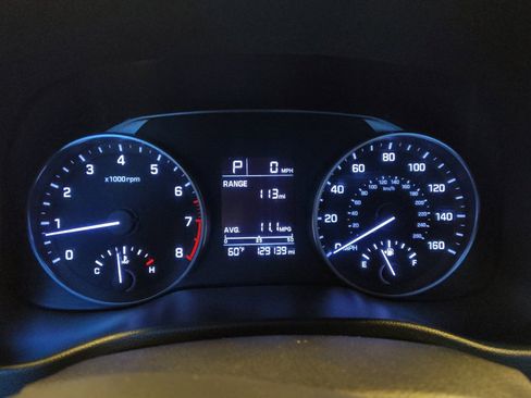 Used 2017 Hyundai Elantra SE image 23