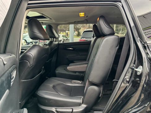 Used 2023 Toyota Highlander XLE image 20