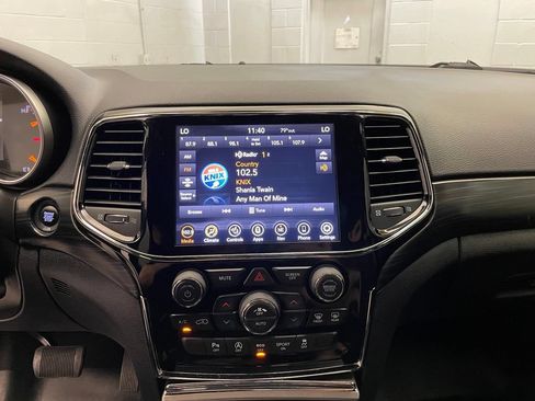 Used 2020 Jeep Grand Cherokee Altitude RWD image 14
