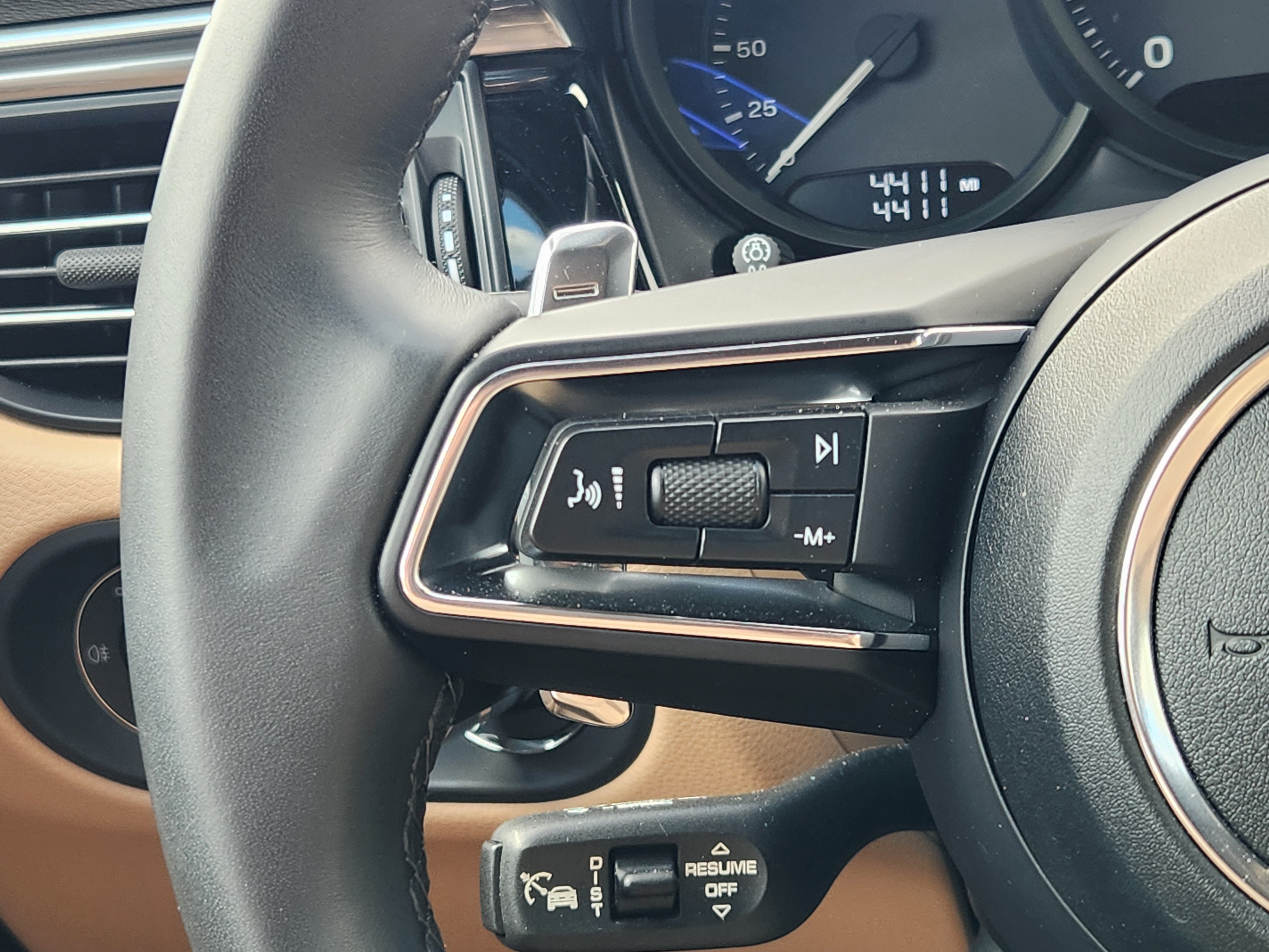 Certified 2026 Porsche Macan AWD/4WD image 30