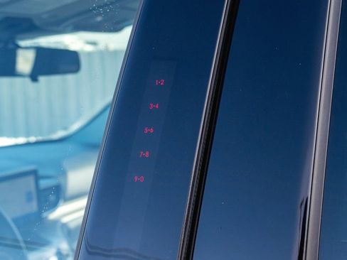 Used 2022 Ford Explorer XLT image 10