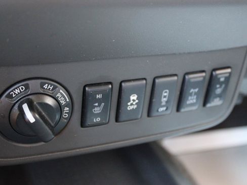 Used 2015 Nissan Frontier PRO-4X AWD/4WD image 27