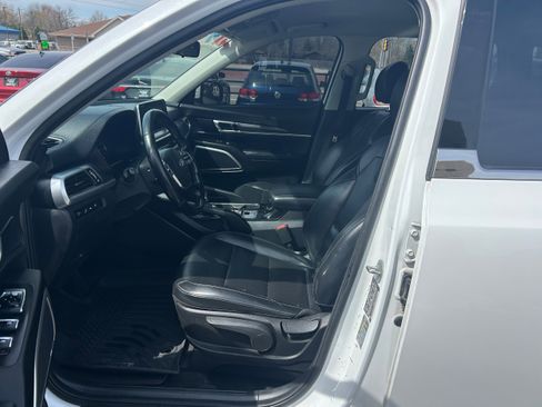 Used 2020 Kia Telluride LX AWD/4WD image 8