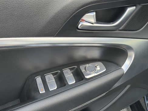 Used 2026 Genesis G70 2.5T RWD image 17