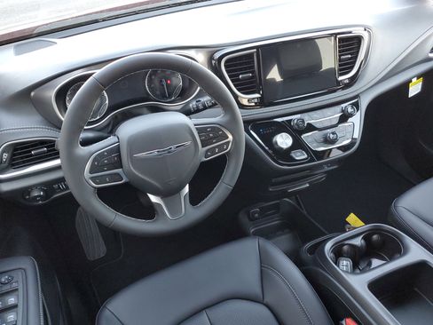 New 2026 Chrysler Pacifica Select image 20