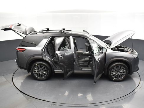 Certified 2025 Nissan Pathfinder SL w/ SL Premium Package image 34