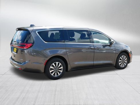 Used 2022 Chrysler Pacifica Touring-L FWD image 7