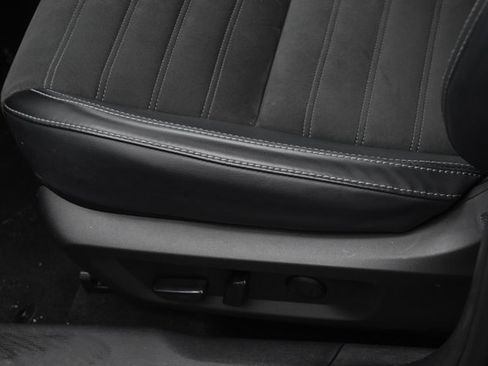 Used 2024 Mitsubishi Outlander SE image 32