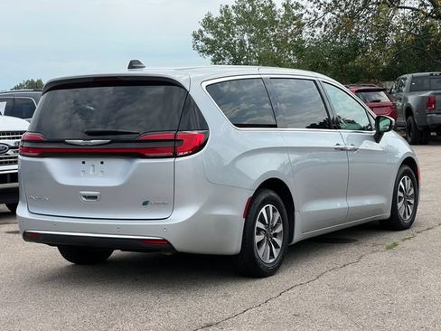 Used 2023 Chrysler Pacifica Touring-L FWD image 44