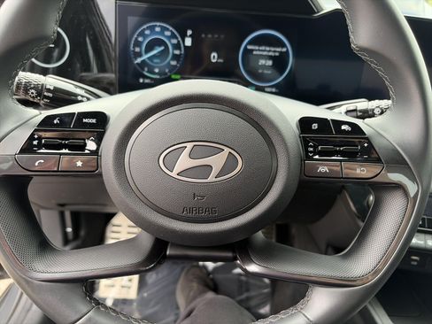 Certified 2025 Hyundai Elantra SEL FWD image 11