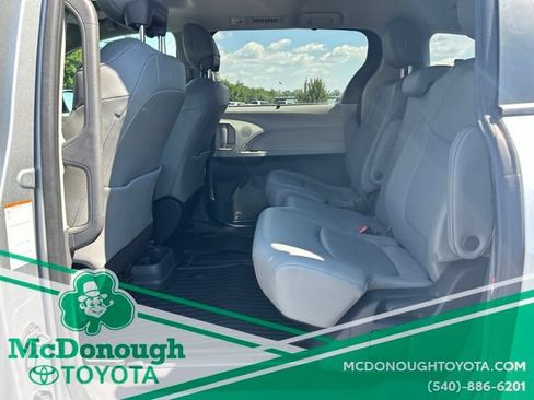 Used 2023 Toyota Sienna XLE FWD image 14