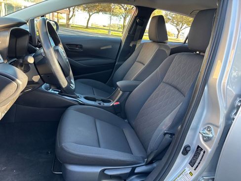 Used 2025 Toyota Corolla LE image 21