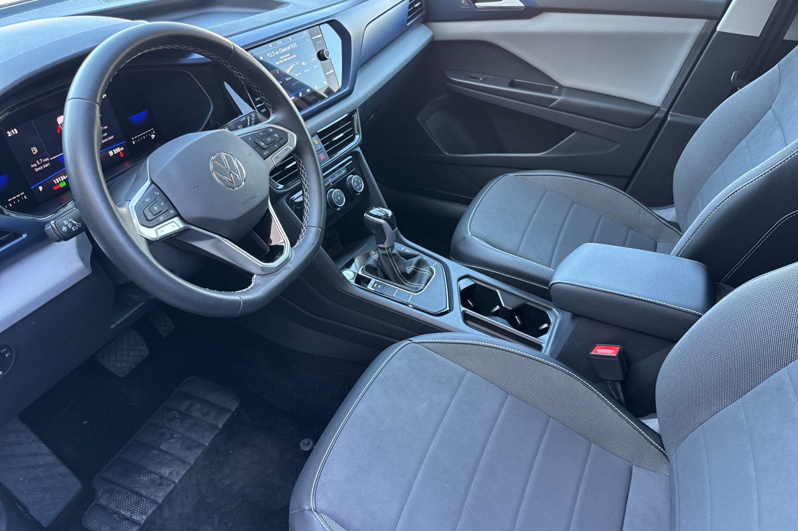 Used 2023 Volkswagen Taos SE w/ Panoramic Sunroof Package FWD image 10