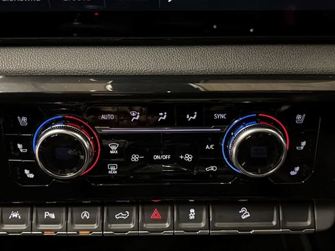 Used 2023 GMC Sierra 1500 AT4 w/ Technology Package image 18