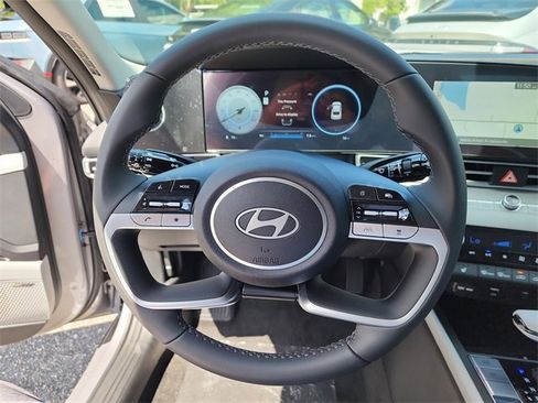 New 2025 Hyundai Elantra Limited image 24
