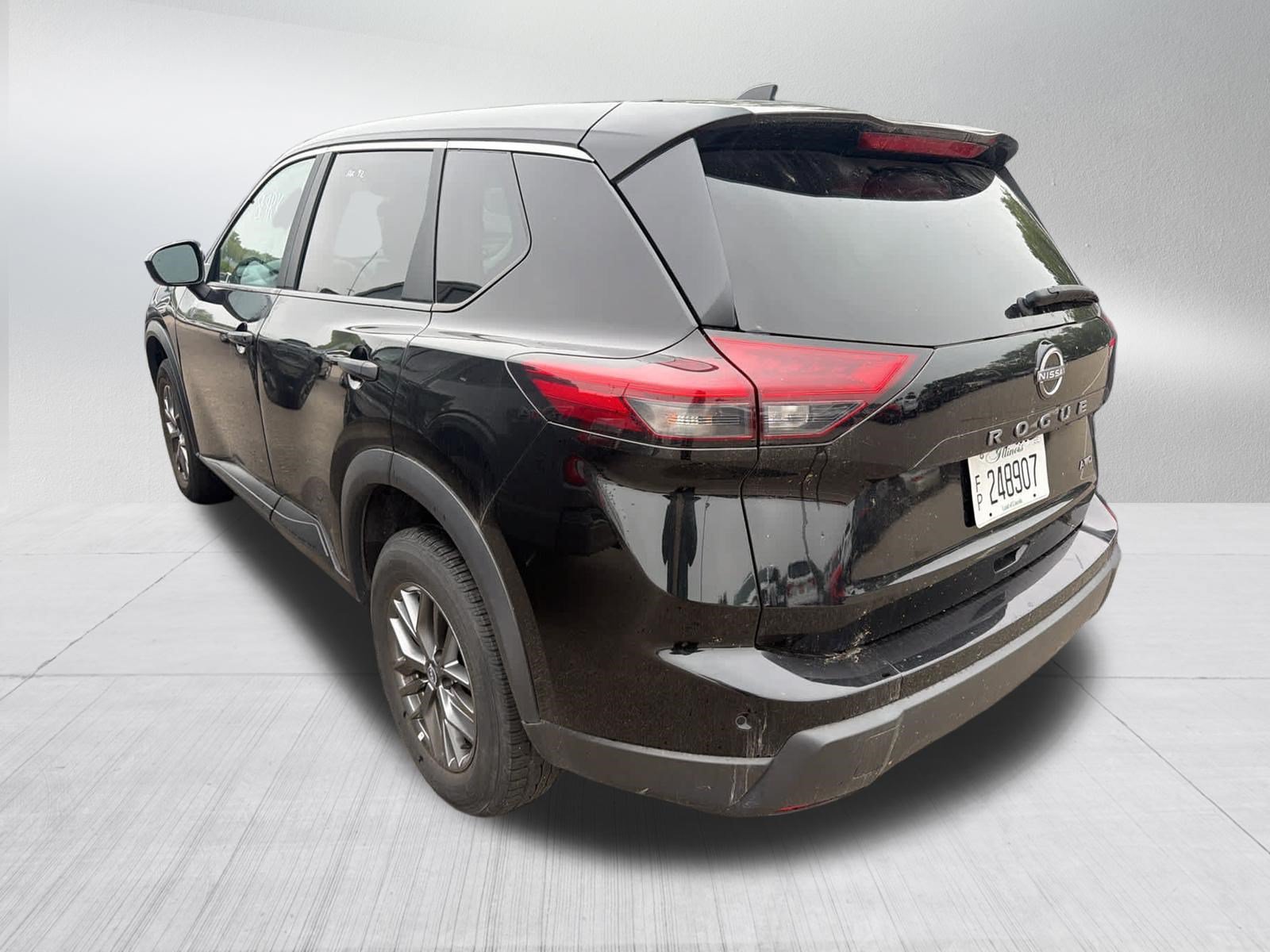 Used 2024 Nissan Rogue S AWD/4WD image 2