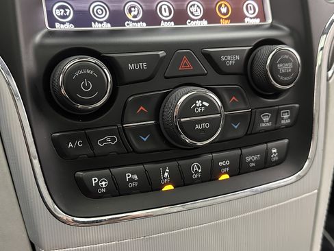 Used 2018 Jeep Grand Cherokee Summit image 21