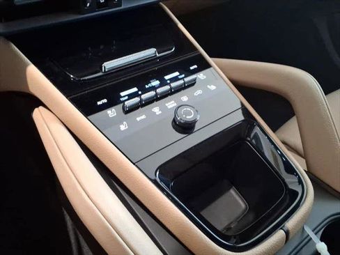 Used 2025 Porsche Cayenne E-Hybrid AWD/4WD image 14