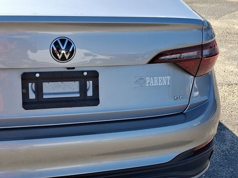 Used 2023 Volkswagen Jetta SE FWD image 16