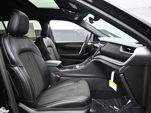 New 2025 Jeep Grand Cherokee L Altitude image 28