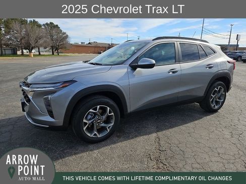 Used 2025 Chevrolet Trax LT image 5