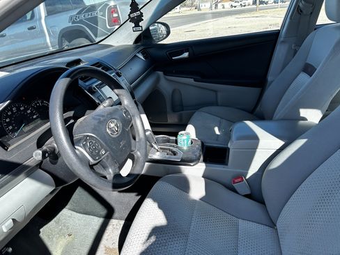 Used 2013 Toyota Camry L image 9