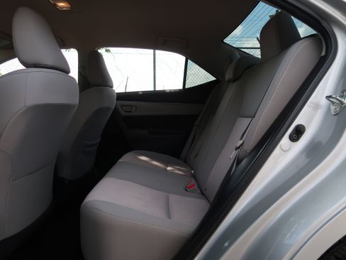 Used 2014 Toyota Corolla LE FWD image 32