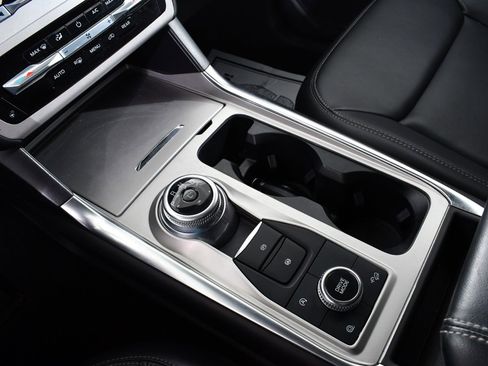 Used 2023 Ford Explorer XLT w/ Equipment Group 202A image 31