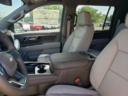 New 2026 Chevrolet Suburban LT w/ Comfort Package RWD image 29