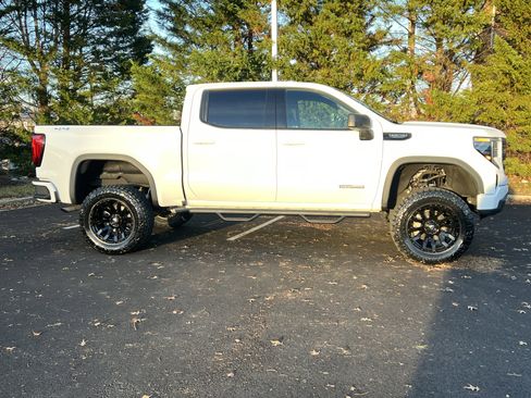 Used 2023 GMC Sierra 1500 Elevation image 9