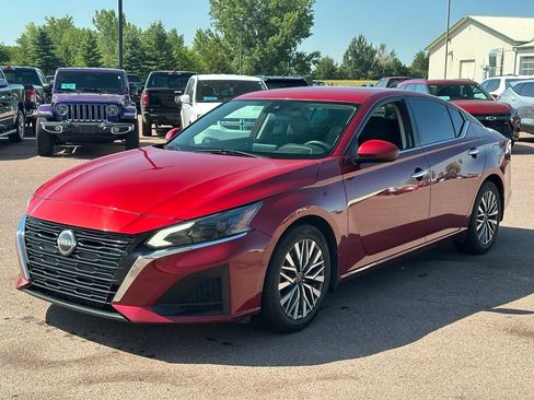 Used 2023 Nissan Altima 2.5 SV FWD image 4