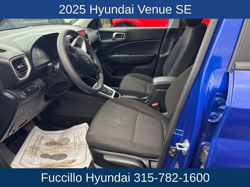 Certified 2025 Hyundai Venue SE image 11