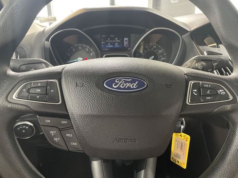 Used 2018 Ford Focus SE FWD image 12
