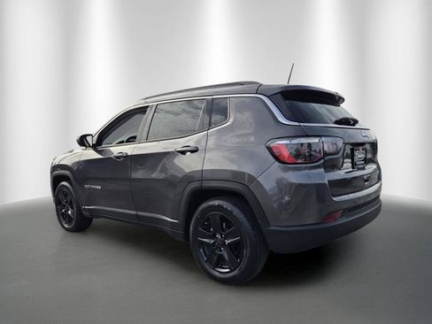Used 2022 Jeep Compass Latitude FWD image 5