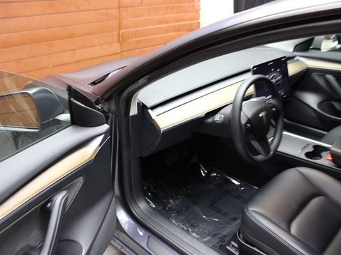 Used 2023 Tesla Model 3 Standard Range image 3