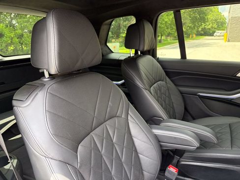 Used 2023 BMW X7 xDrive40i w/ M Sport Package AWD/4WD image 32