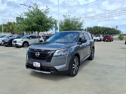 Used 2023 Nissan Pathfinder Platinum w/ Black Appearance Package