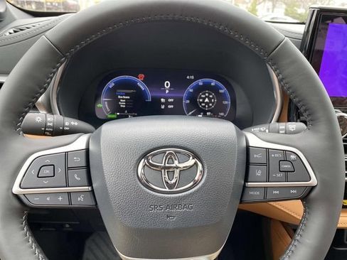 New 2026 Toyota Highlander Platinum AWD/4WD image 15