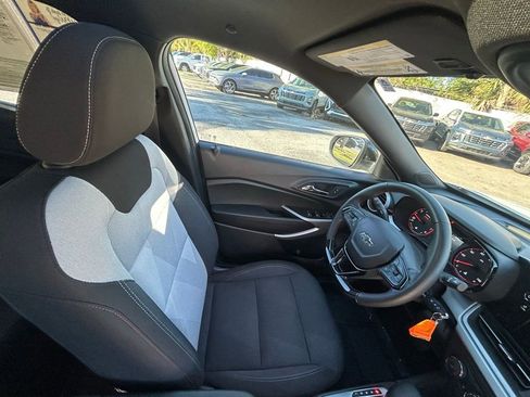 Used 2025 Chevrolet Trax RS w/ Sunroof Package image 26