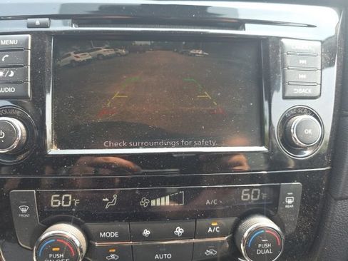 Used 2020 Nissan Rogue SV FWD image 24
