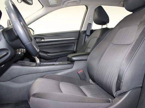 Used 2019 Nissan Altima 2.5 SV image 14