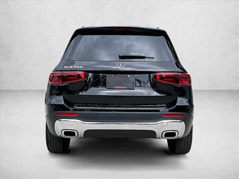 Used 2025 Mercedes-Benz GLB 250 image 4