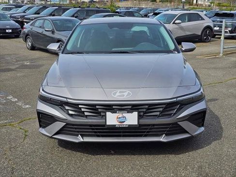 New 2026 Hyundai Elantra SE FWD image 2