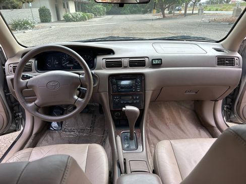 Used 2000 Toyota Camry XLE FWD image 34