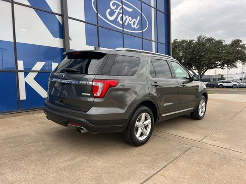 Certified 2019 Ford Explorer XLT image 9