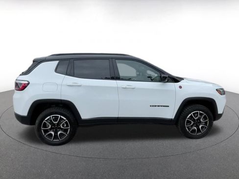 Used 2025 Jeep Compass Trailhawk image 16