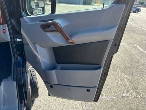 Used 2017 Mercedes-Benz Sprinter 2500 image 19